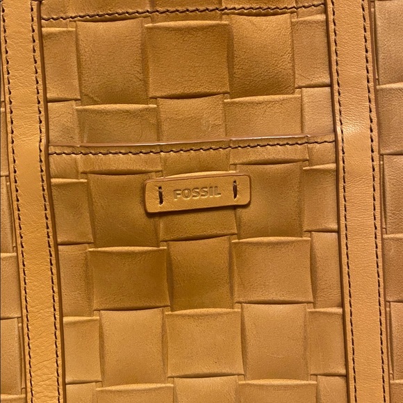 Fossil Carmen Tan Woven Leather Tote Bag with adjustable strap. No hang tag - Picture 2 of 14